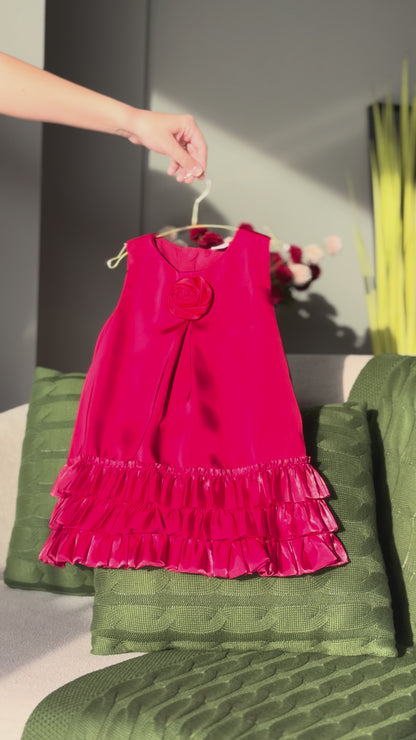 Vestido infantil de flores con dobladillo de tul 