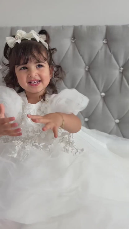 Vestido infantil de tul y flores blancas 