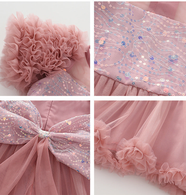 Vestido de fiesta brillante con vuelo y lazo 