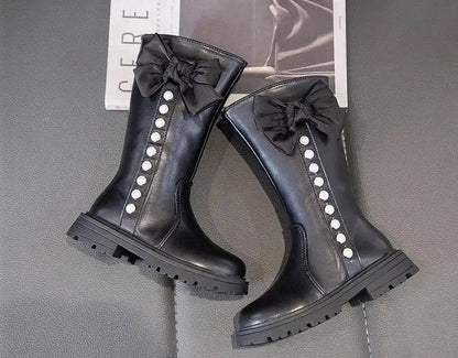 Botines infantiles con lazo y perlas 