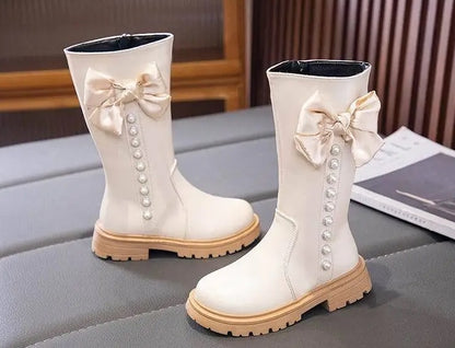 Botines infantiles con lazo y perlas 