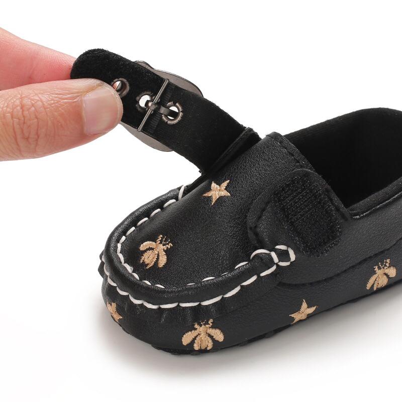 Zapatos con hebilla 