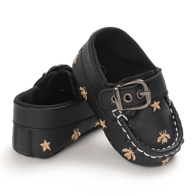 Zapatos con hebilla 