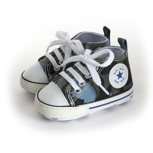 Zapatillas deportivas con estrellas de camuflaje