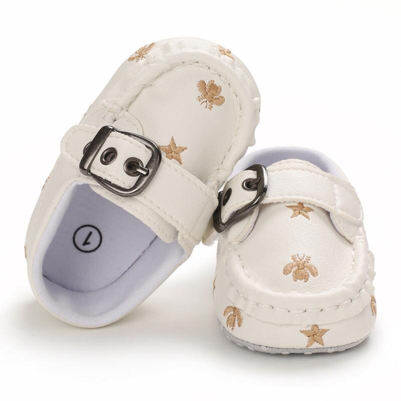 Zapatos con hebilla 