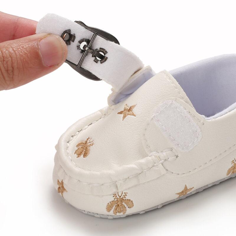 Zapatos con hebilla 
