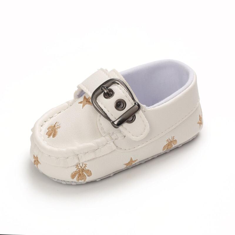 Zapatos con hebilla 