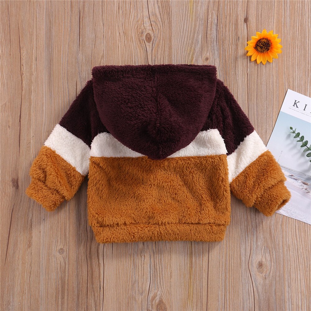 Abrigo con capucha de 3 colores