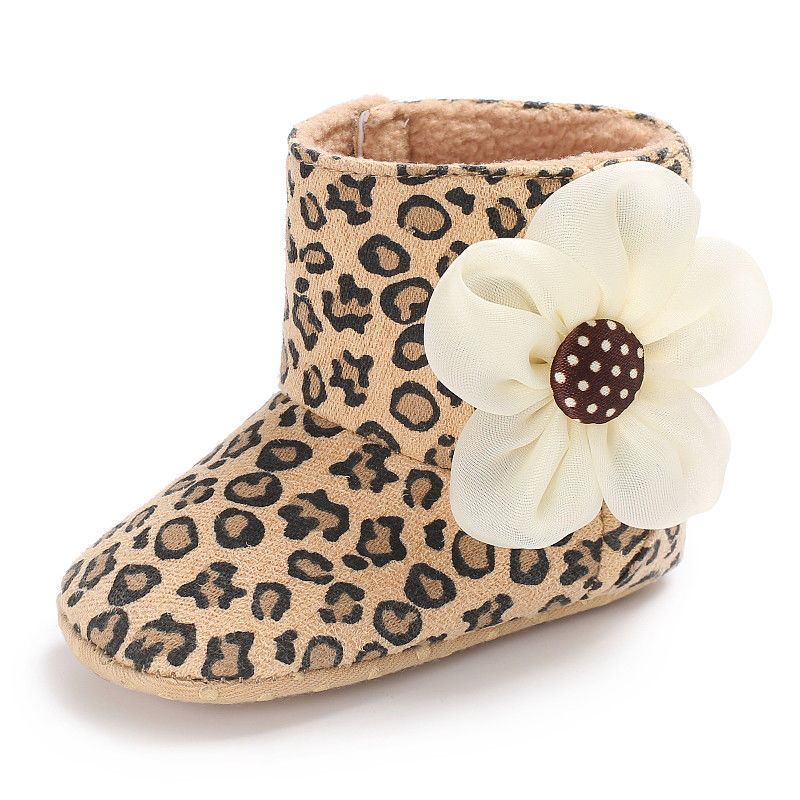 Bebé niña bota