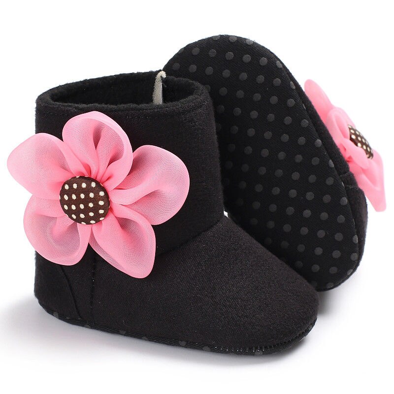 Bebé niña bota
