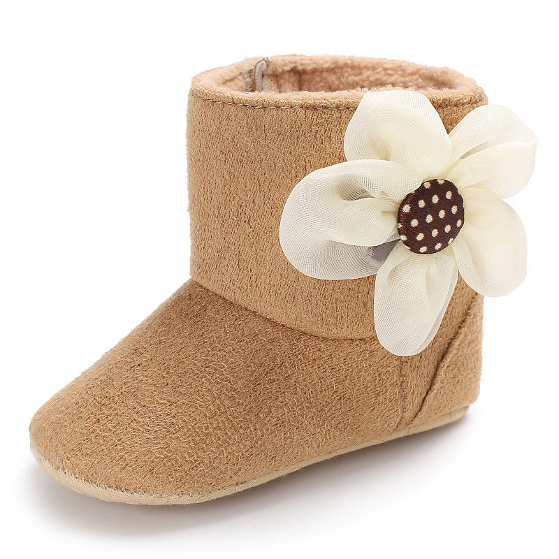 Bebé niña bota