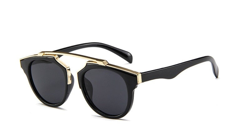 Gafas de sol elegantes y modernas 