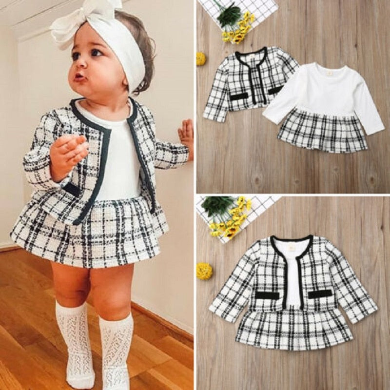 Conjunto infantil de cuadros blancos y negros 