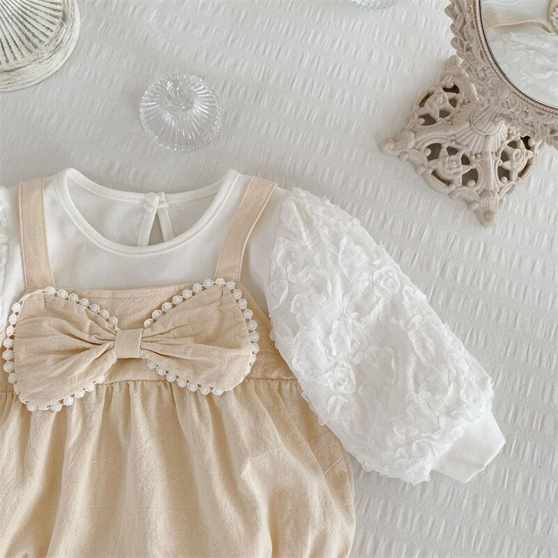 Body infantil beige y blanco