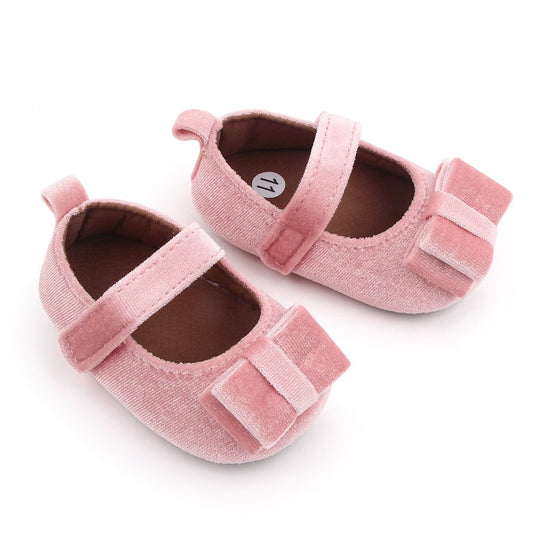 Zapato de bebé con lazo