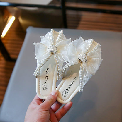 Pantuflas para niños con encaje de malla y perlas 