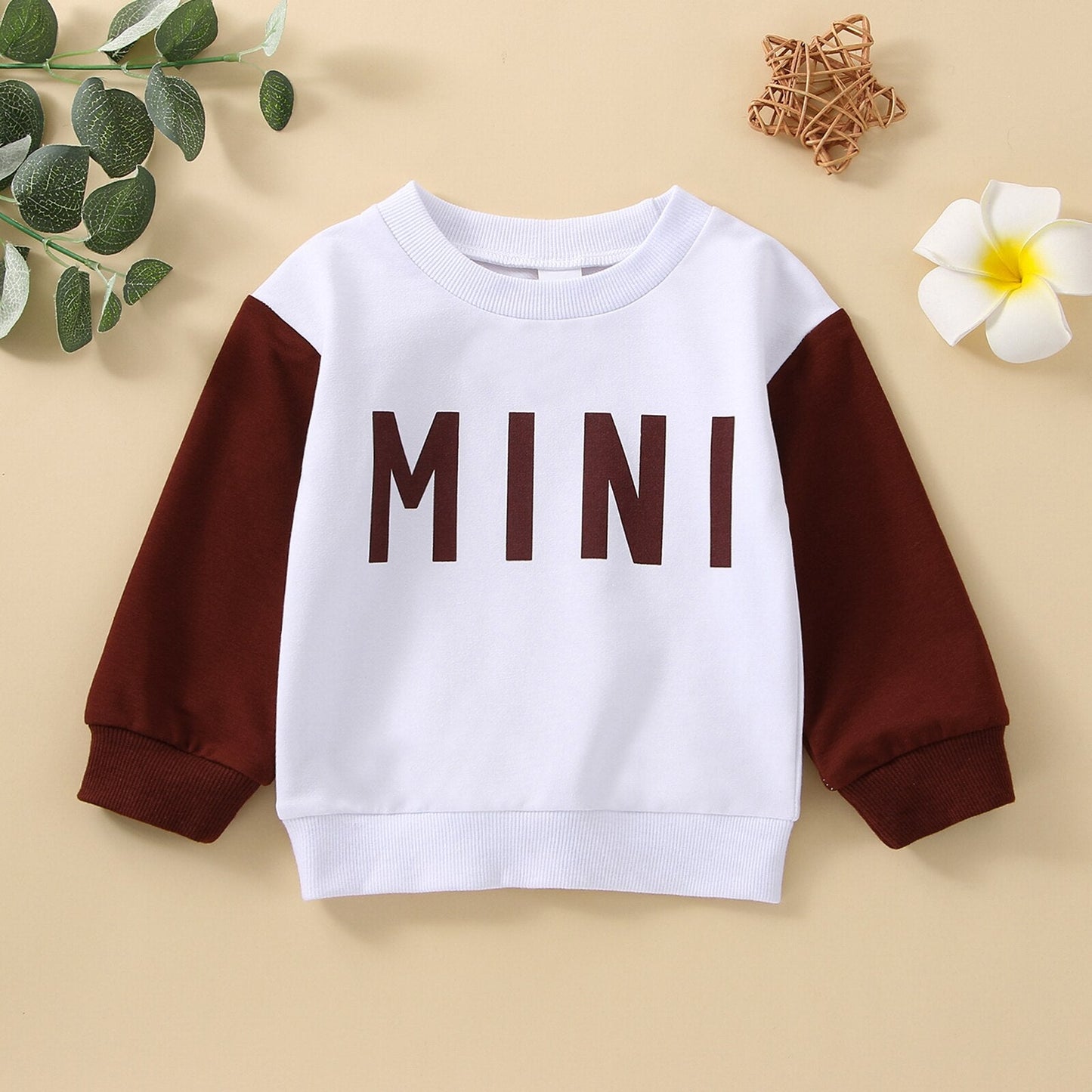 Sudadera infantil marrón y blanca