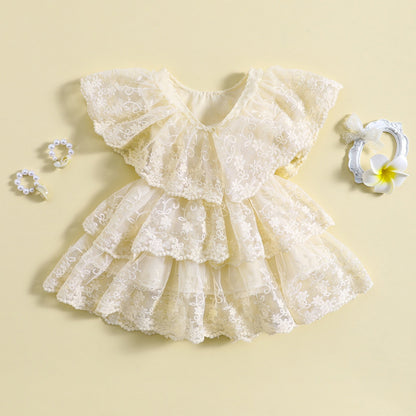 Vestido informal con mangas voladoras, encaje floral y volantes escalonados