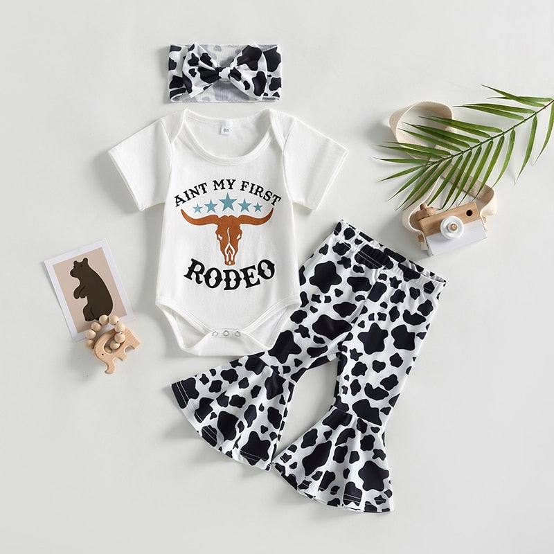 Conjunto de 3 piezas con pantalón acampanado estampado