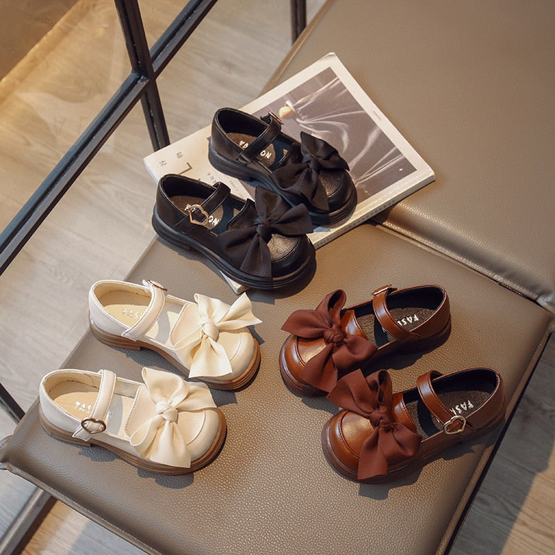Zapatos de pajarita con cierre de corazón 