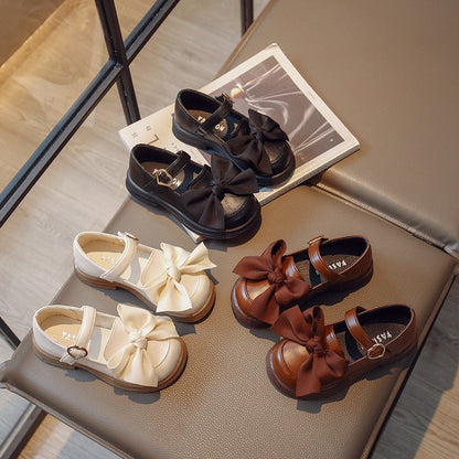 Zapatos de pajarita con cierre de corazón 