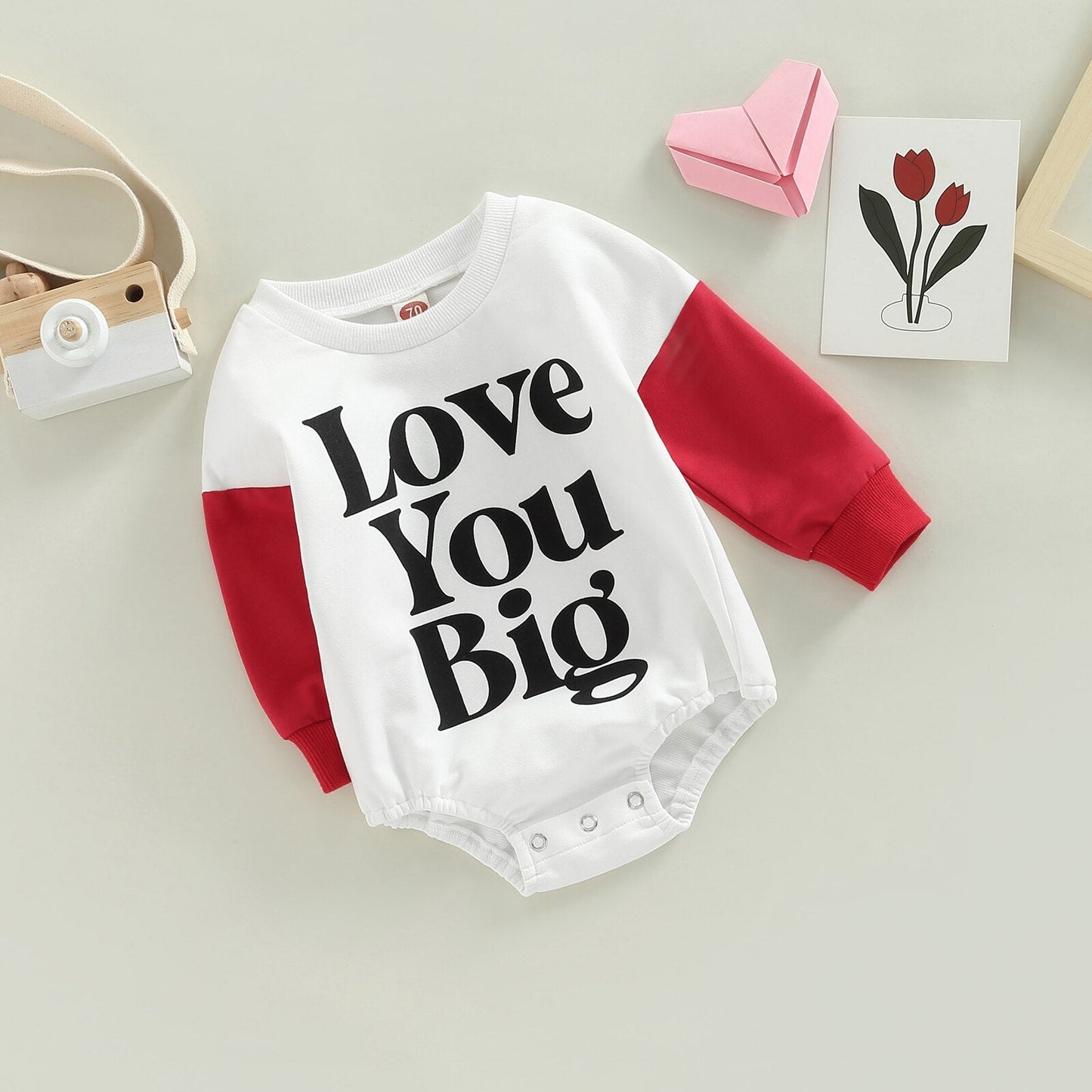 Body infantil con mangas rojas