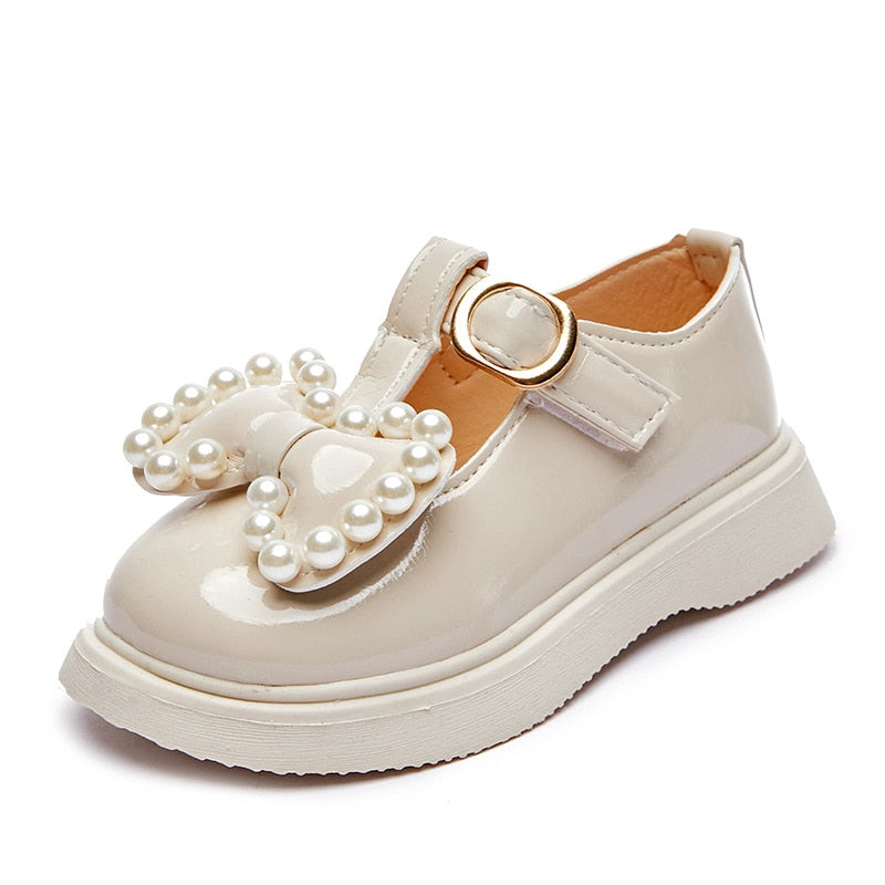 Zapatos con perlas y lazo