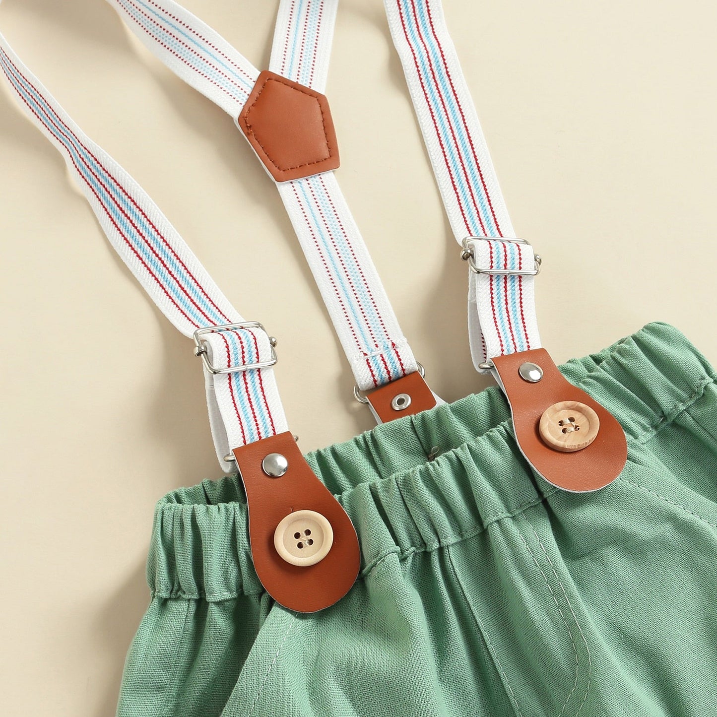 Conjunto de pantalones cortos con pajarita, camisa y mono 