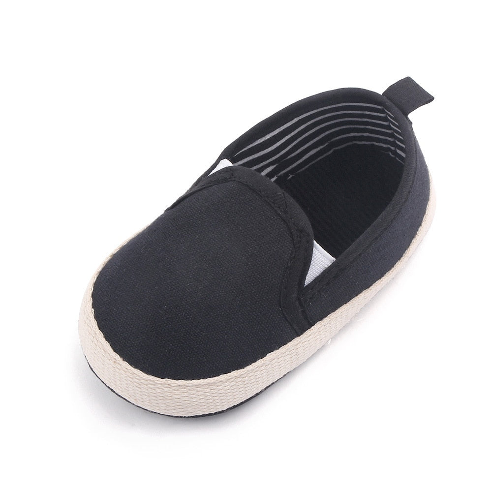 Zapatos básicos para niños y niñas 