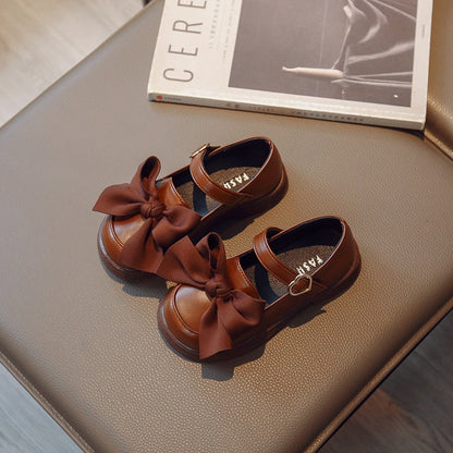 Zapatos de pajarita con cierre de corazón 