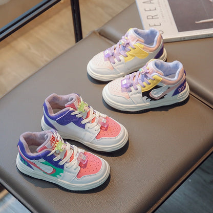 Zapatillas deportivas para niños con alas de colores 