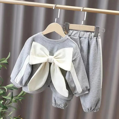 Conjunto infantil con lazo 