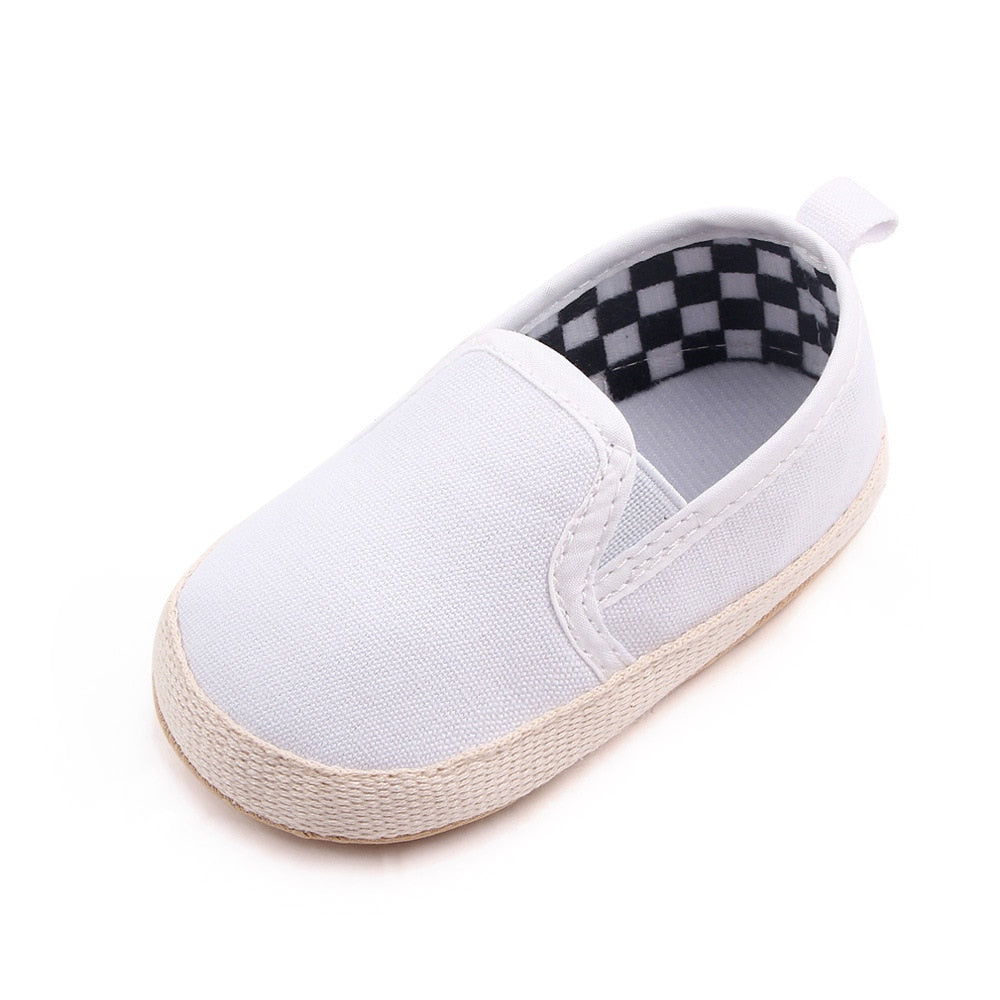 Zapatos básicos para niños y niñas 