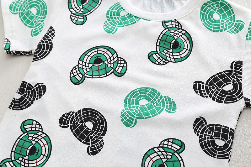 Conjunto de camiseta de manga corta con oso para niños