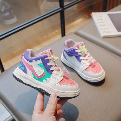 Zapatillas deportivas para niños con alas de colores 