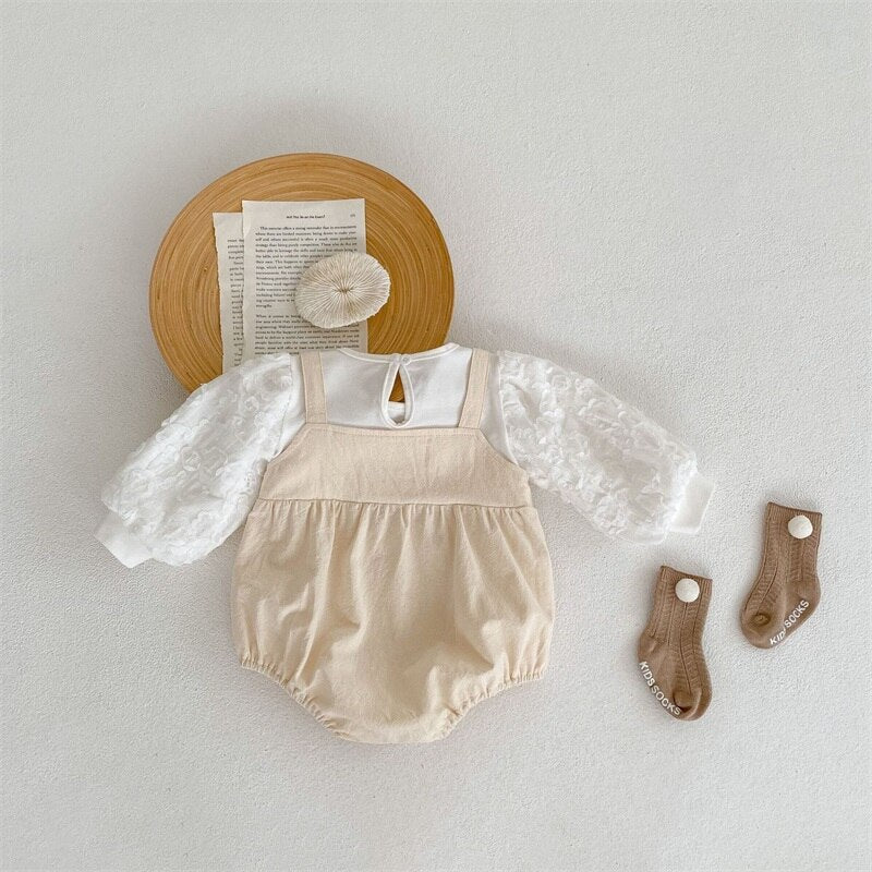 Body infantil beige y blanco