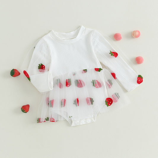 Cuerpo de niños con fresas