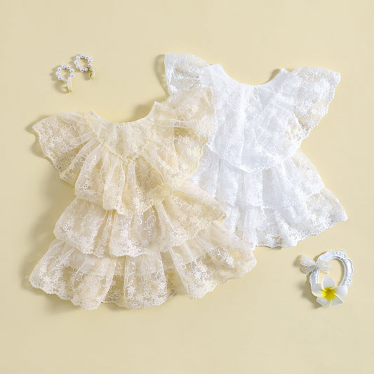 Vestido informal con mangas voladoras, encaje floral y volantes escalonados