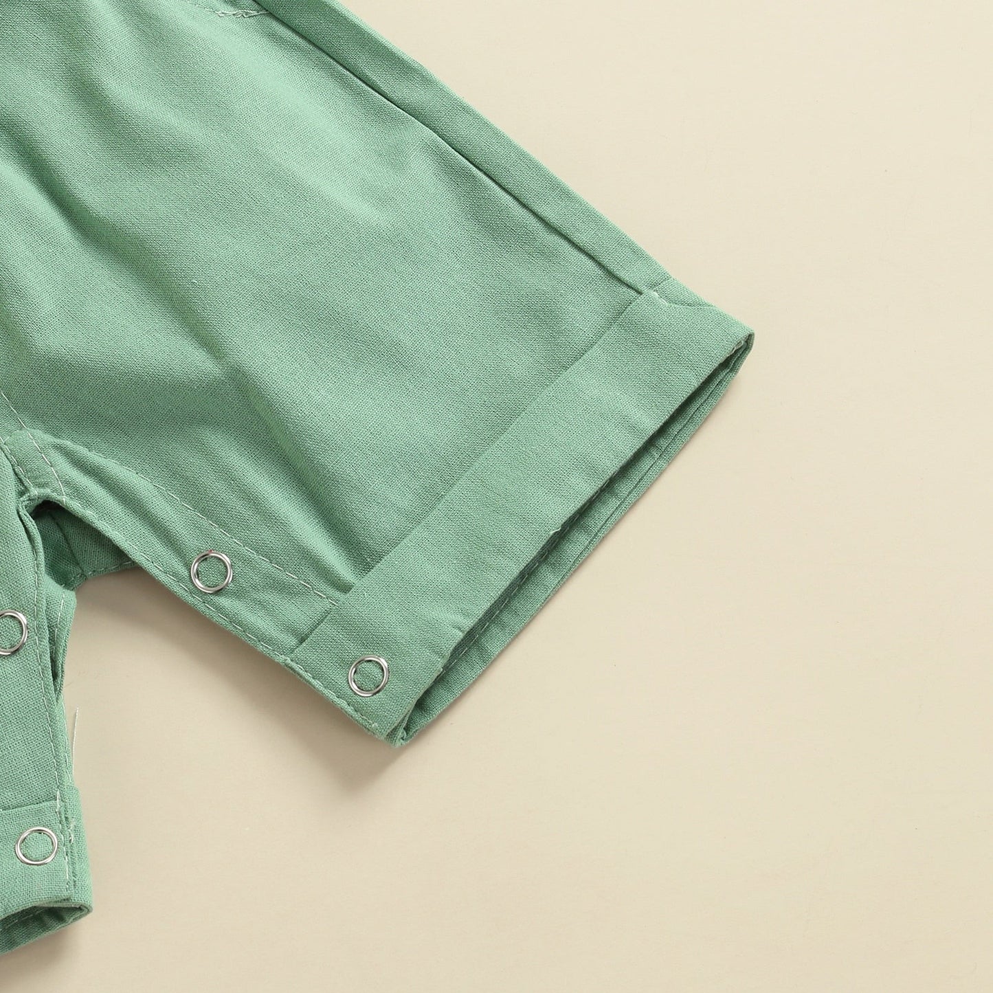 Conjunto de pantalones cortos con pajarita, camisa y mono 