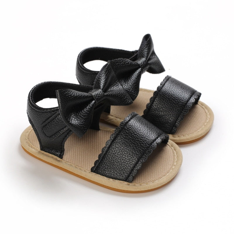 Sandalia con lazo y velcro