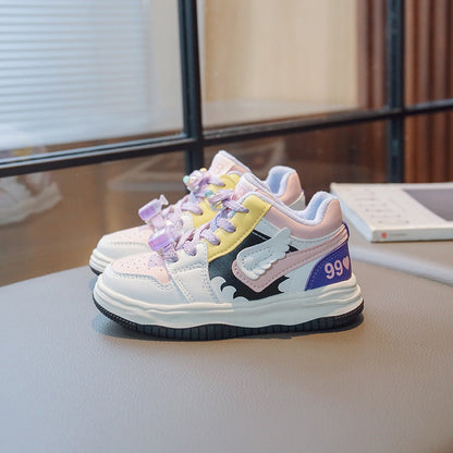 Zapatillas deportivas para niños con alas de colores 