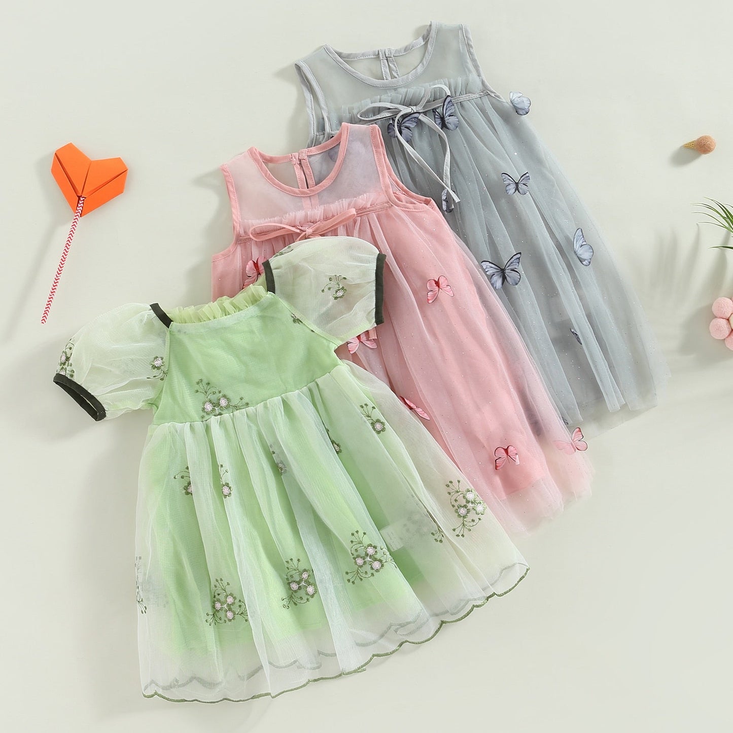 Vestido de malla con flores de mariposa