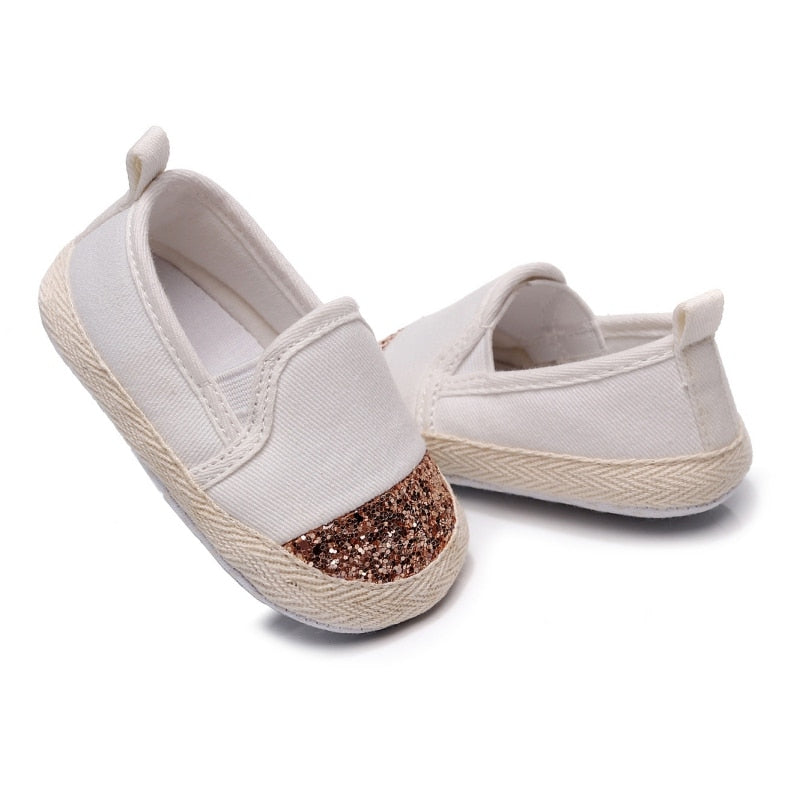 Zapatos elegantes y brillantes 