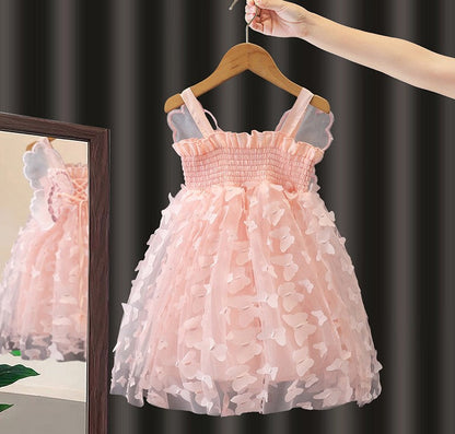 Vestido de tul con alas de mariposa 