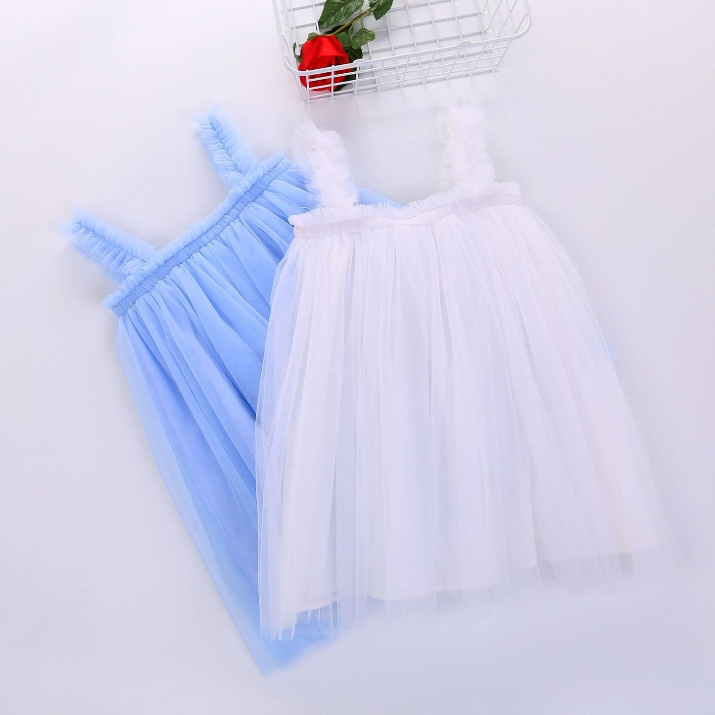 Vestido de tul con tirantes para niña 