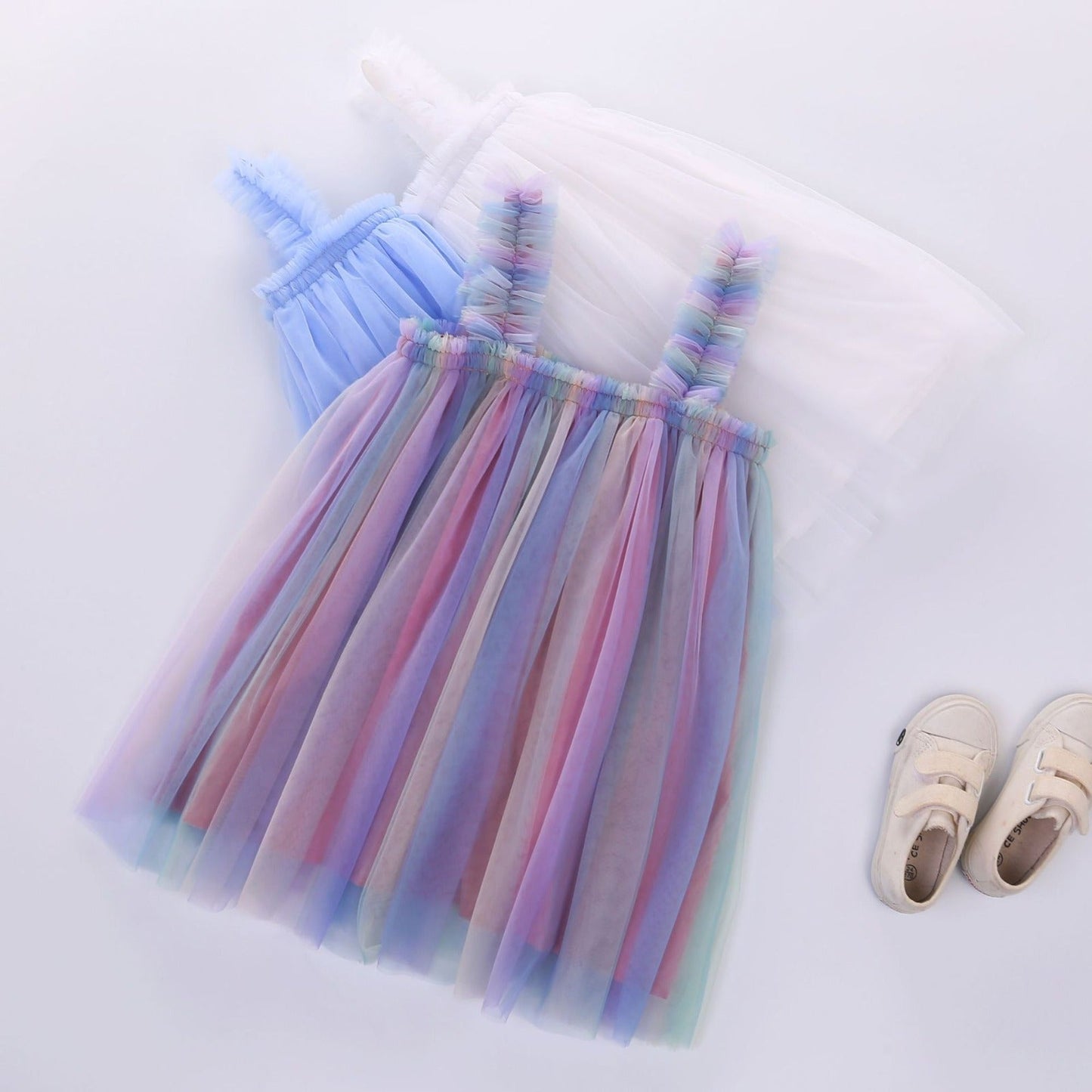 Vestido de tul con tirantes para niña 