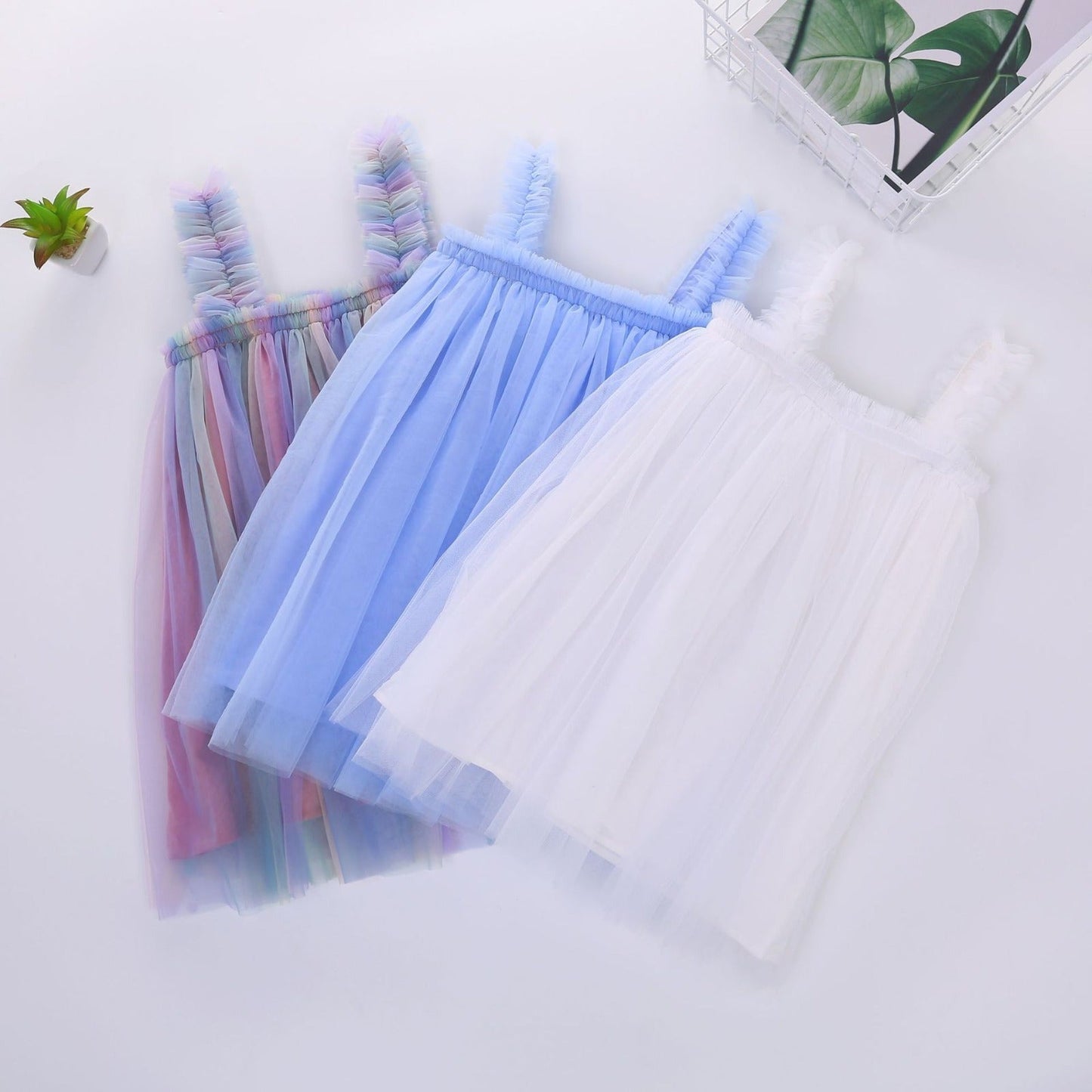 Vestido de tul con tirantes para niña 