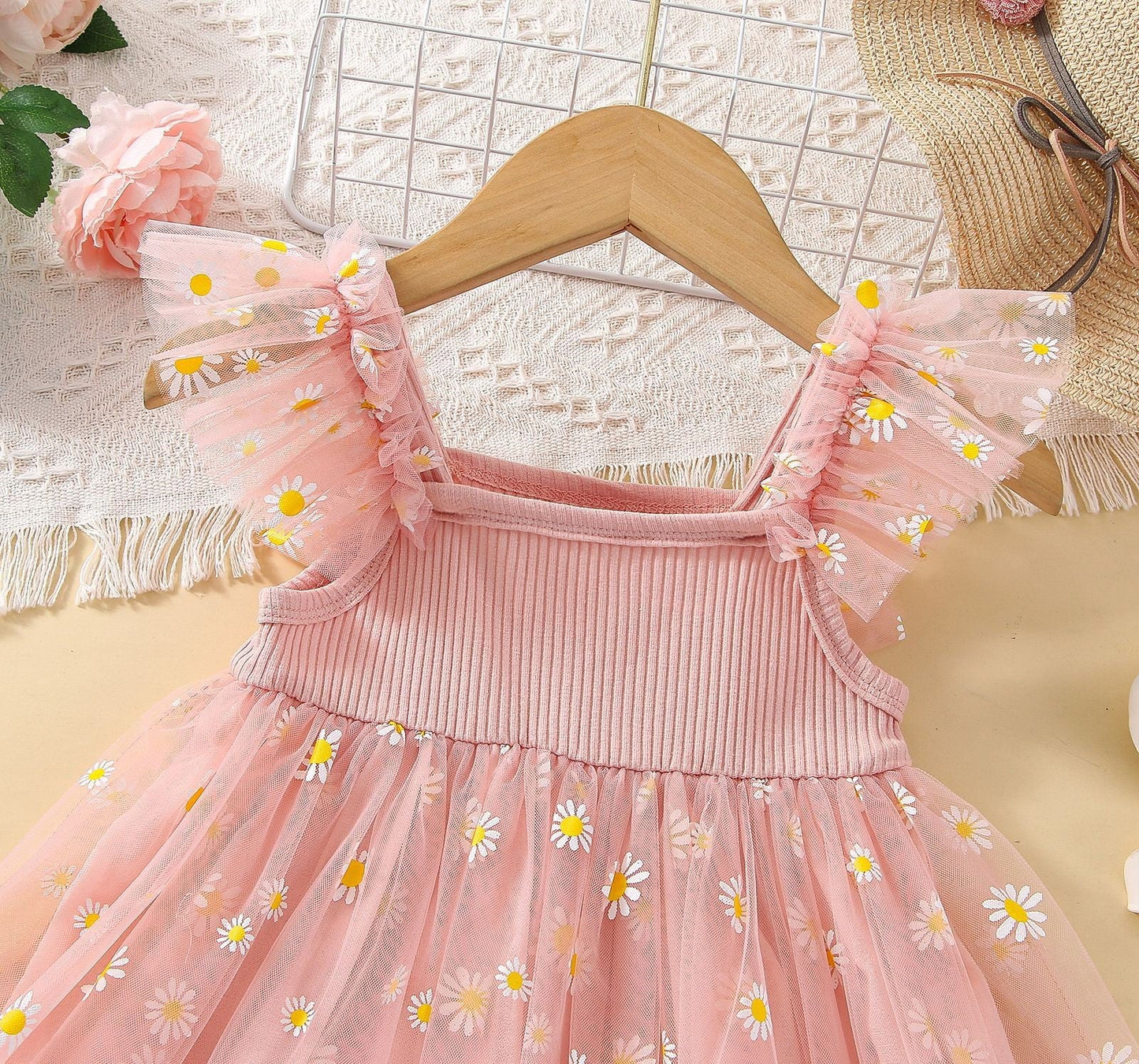 Vestido de margaritas de tul para niña 
