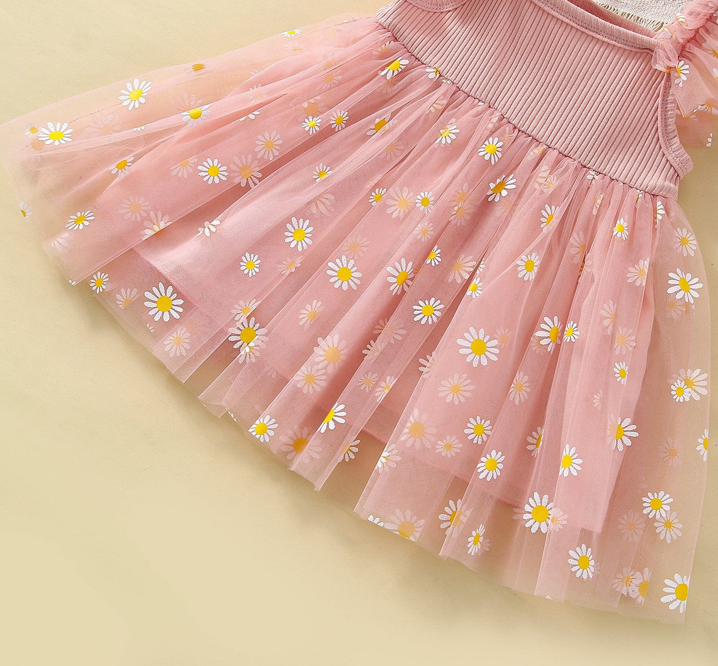 Vestido de margaritas de tul para niña 