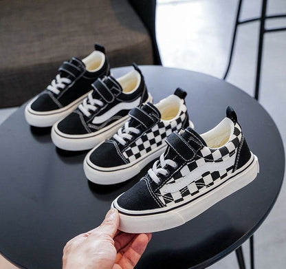 Zapatillas de ajedrez para niños 